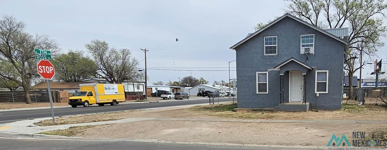 711 7th Street - Photo 1