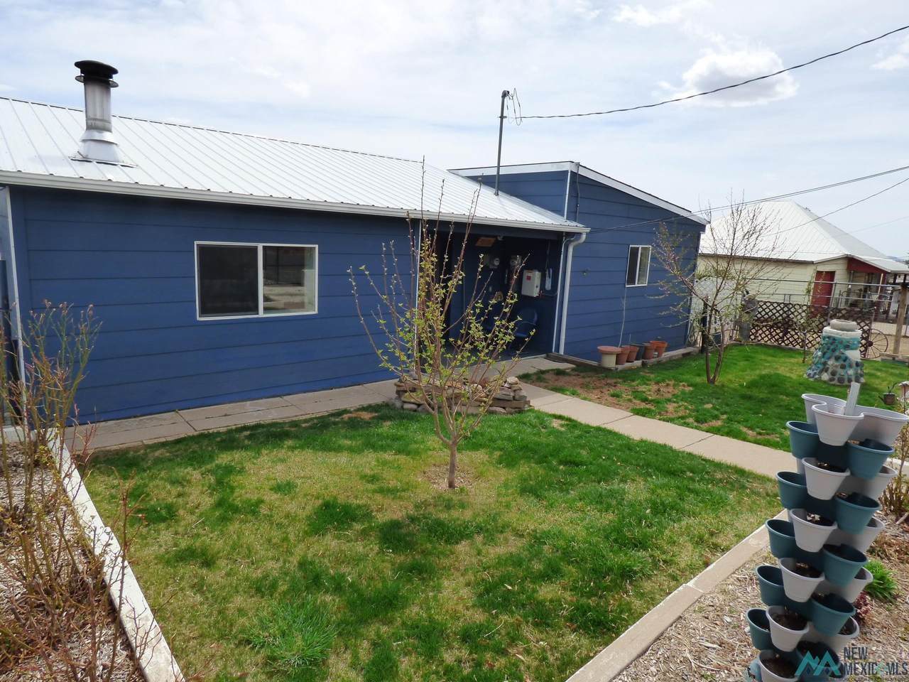 1131 Dwyer Avenue - Photo 1