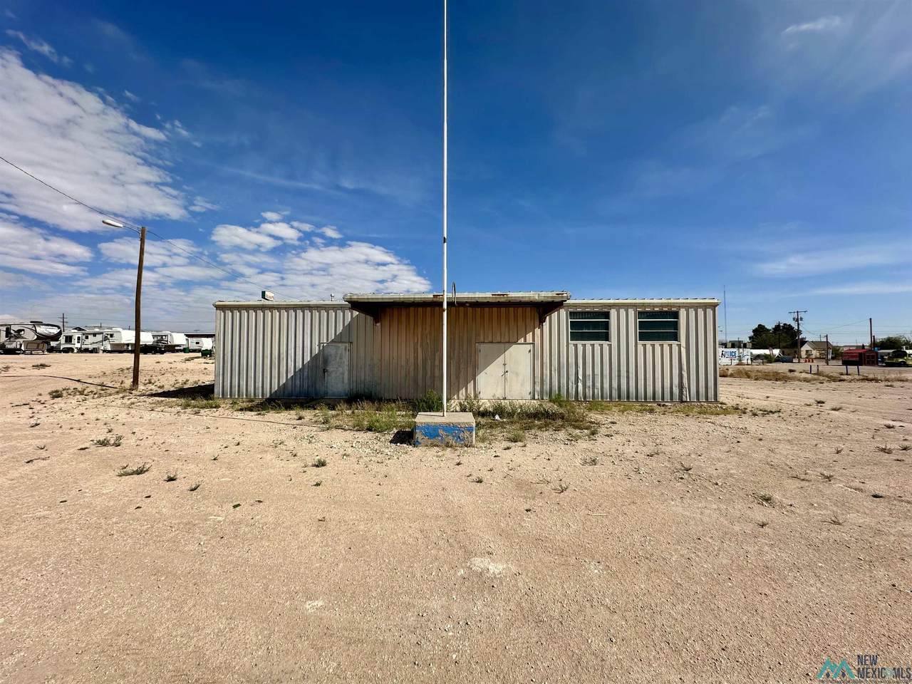 207 Kansas Ave - Photo 1