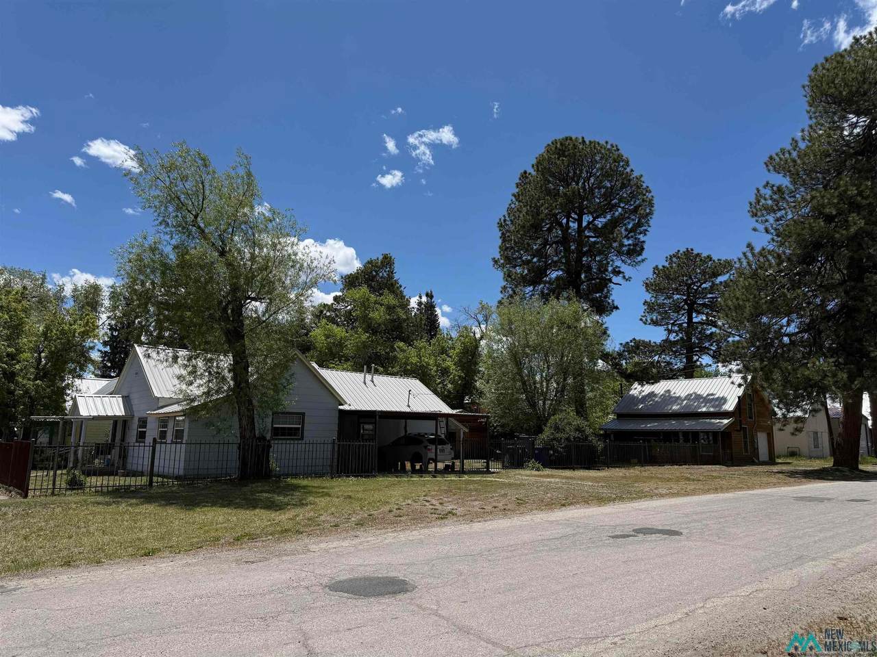 301 Maple Ave Ave - Photo 1