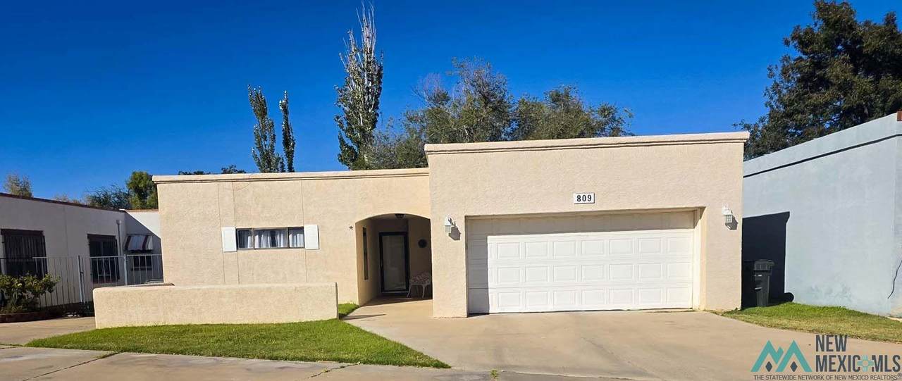 809 Colonial Court - Photo 1