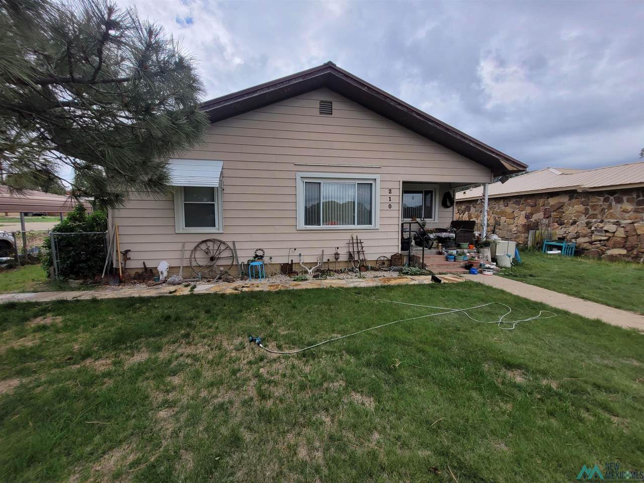 210 Summit Ave - Photo 1