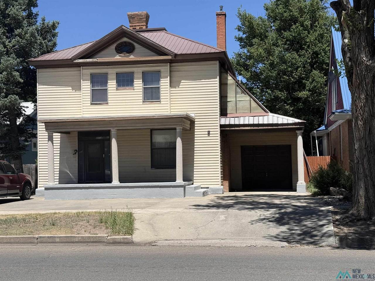 924 Seventh St - Photo 1