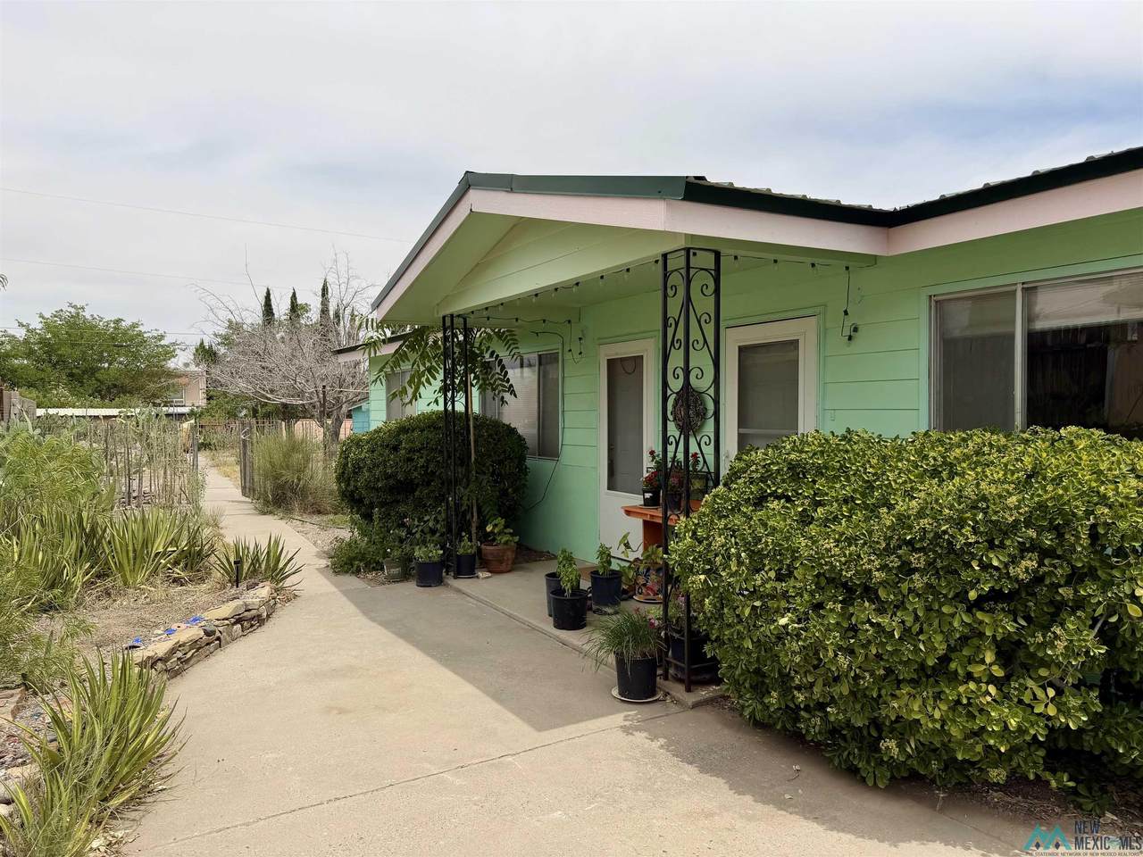 913 Locust Street - Photo 1