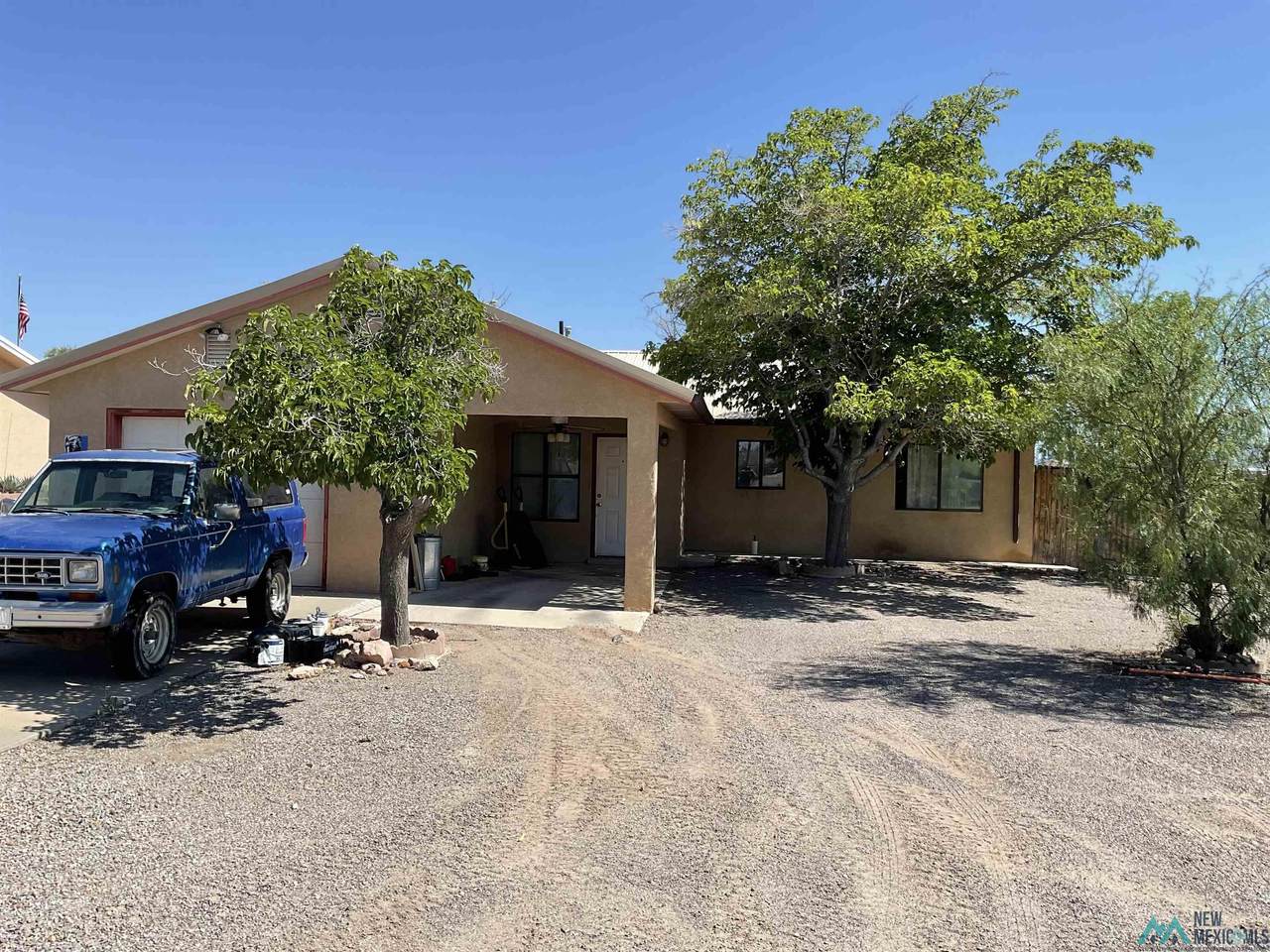 135 Huron Dr - Photo 1