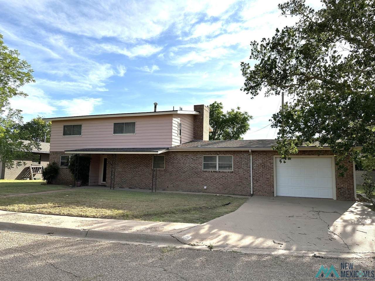 204 Floyd Golden Cir - Photo 1