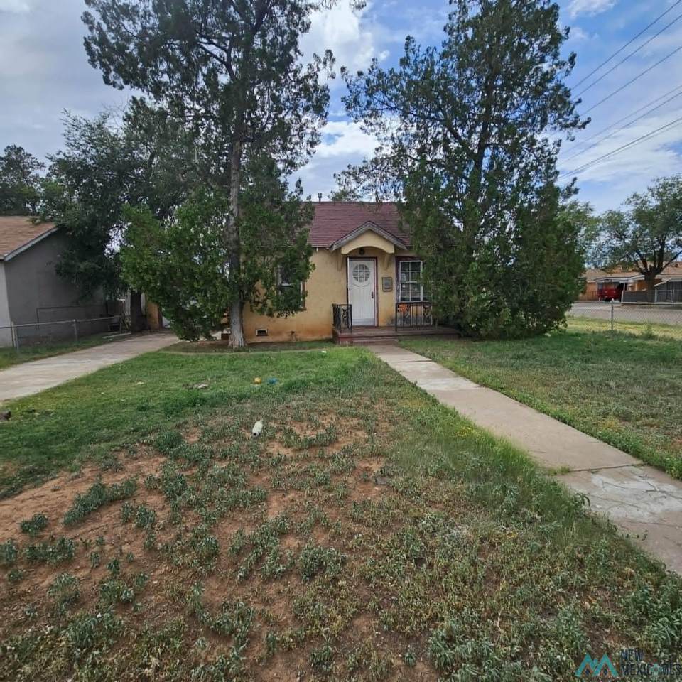 820 Edwards St - Photo 1
