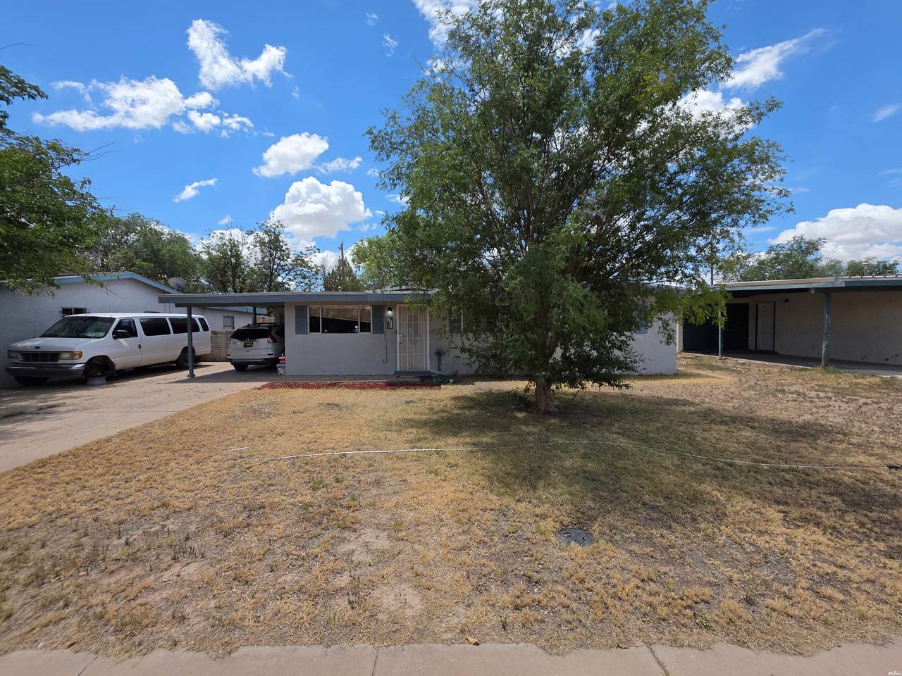 604 Greenbrier St - Photo 1