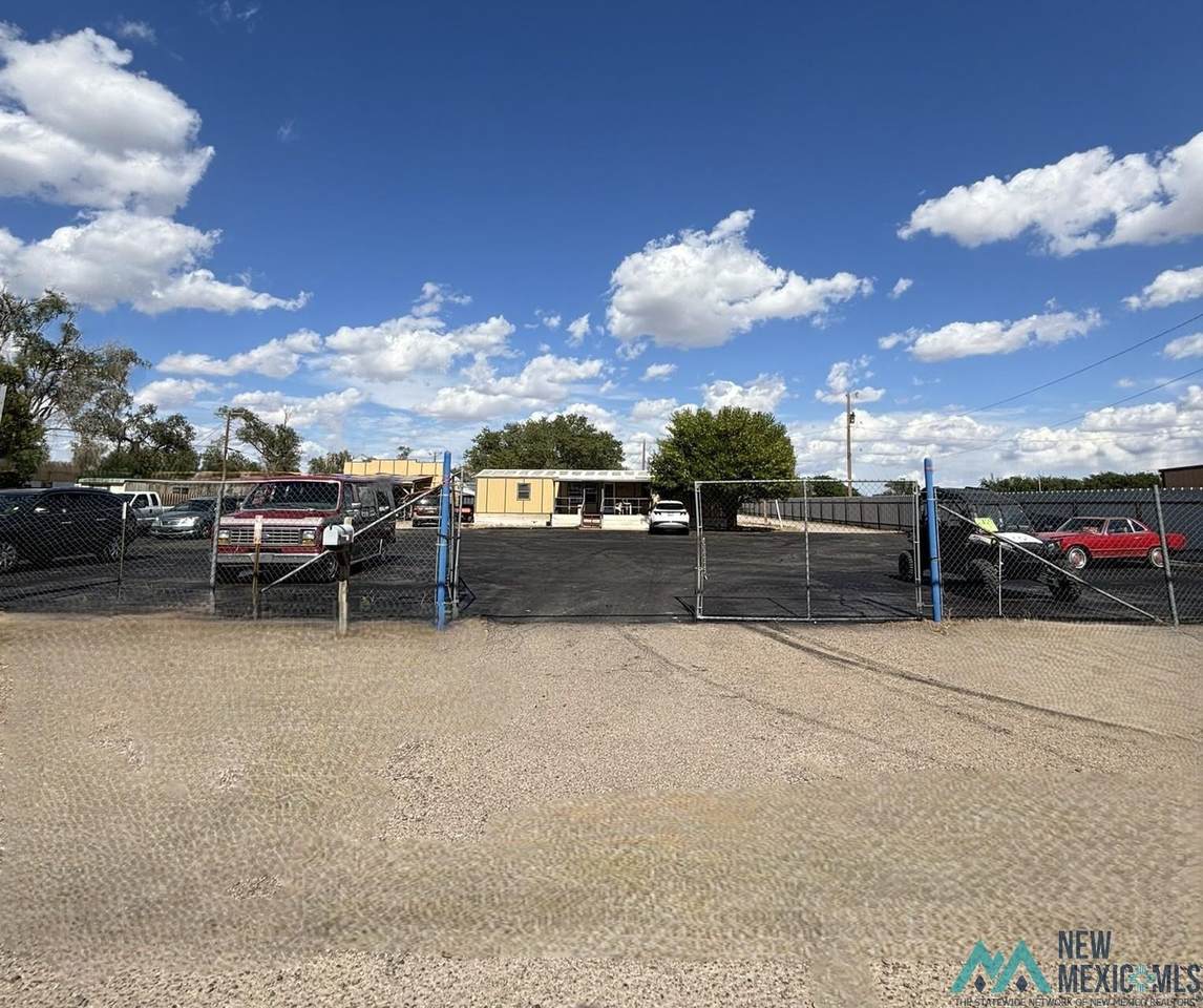 4907 Main St - Photo 1
