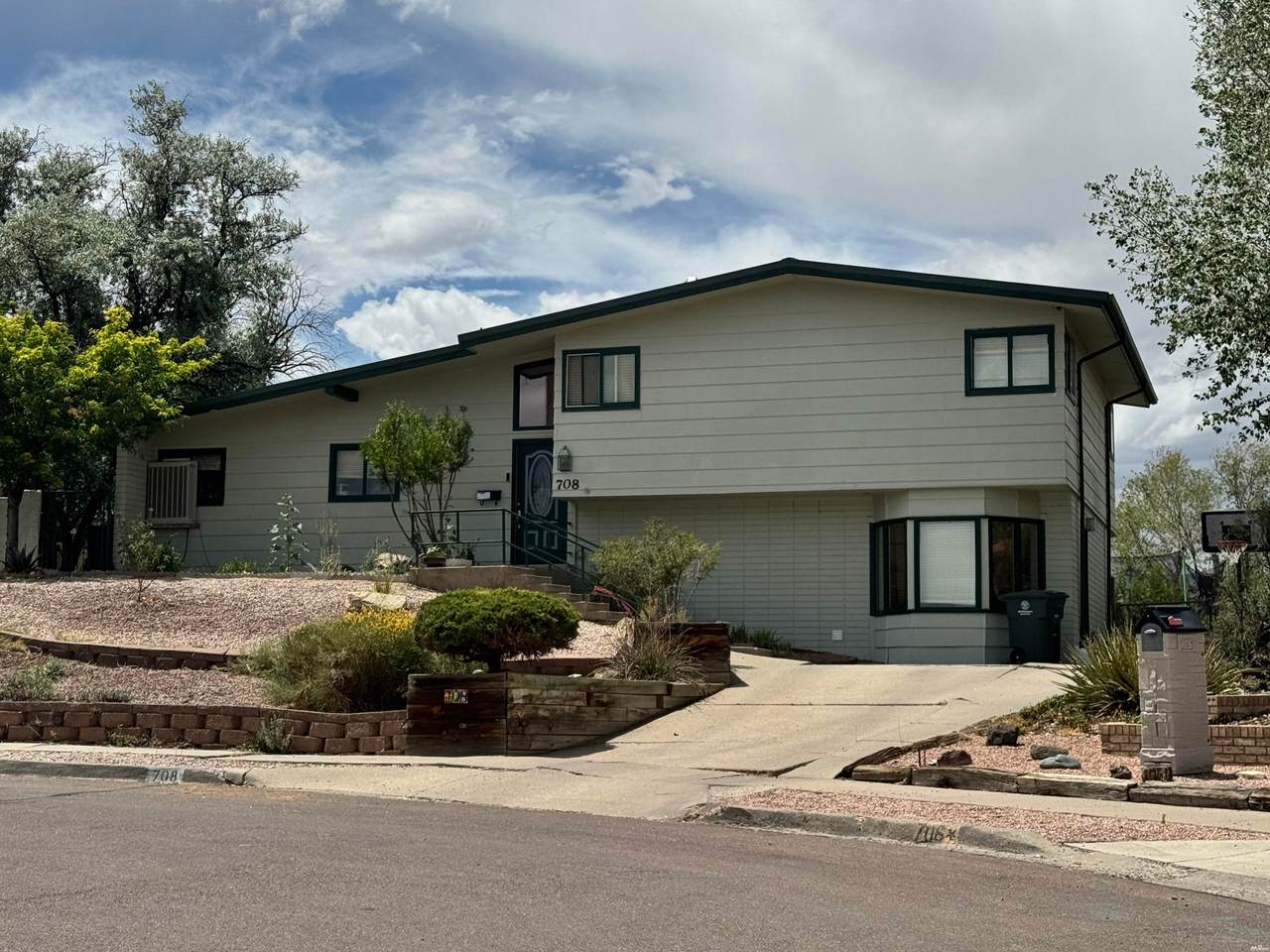 708 Julie Ct - Photo 1