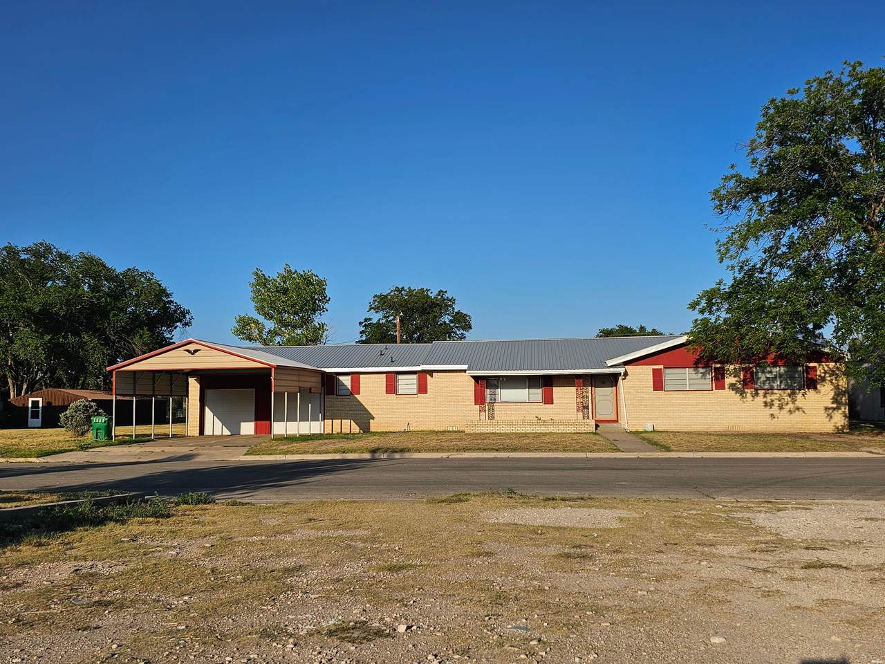 214 Cobern Ave - Photo 1