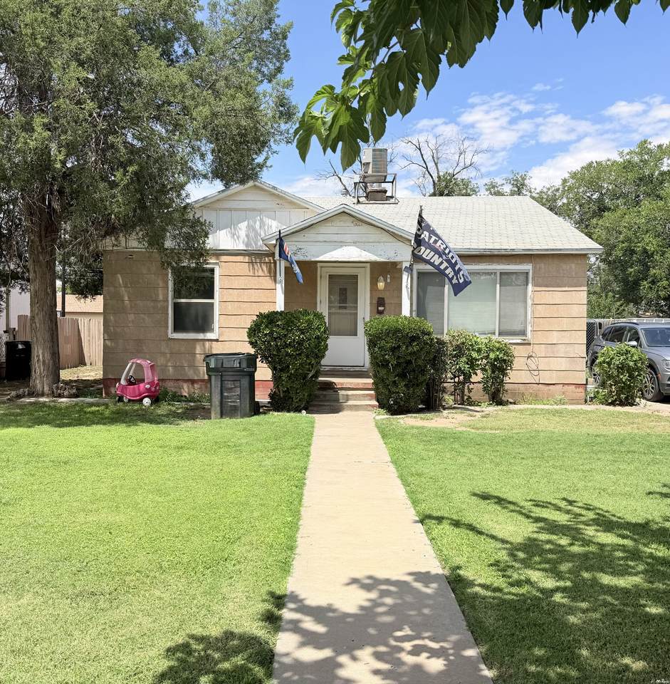 915 N Mesa St - Photo 1