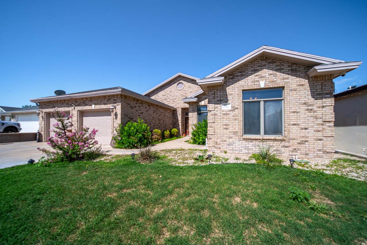 609 Riviera Ct - Photo 1