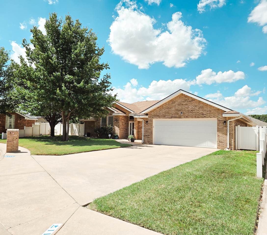 112 Adkins Ct - Photo 1