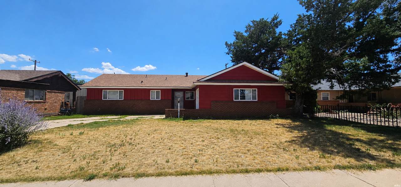 825 Prairieview Dr - Photo 1