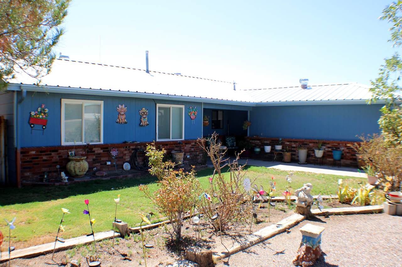 905 Spruce St - Photo 1