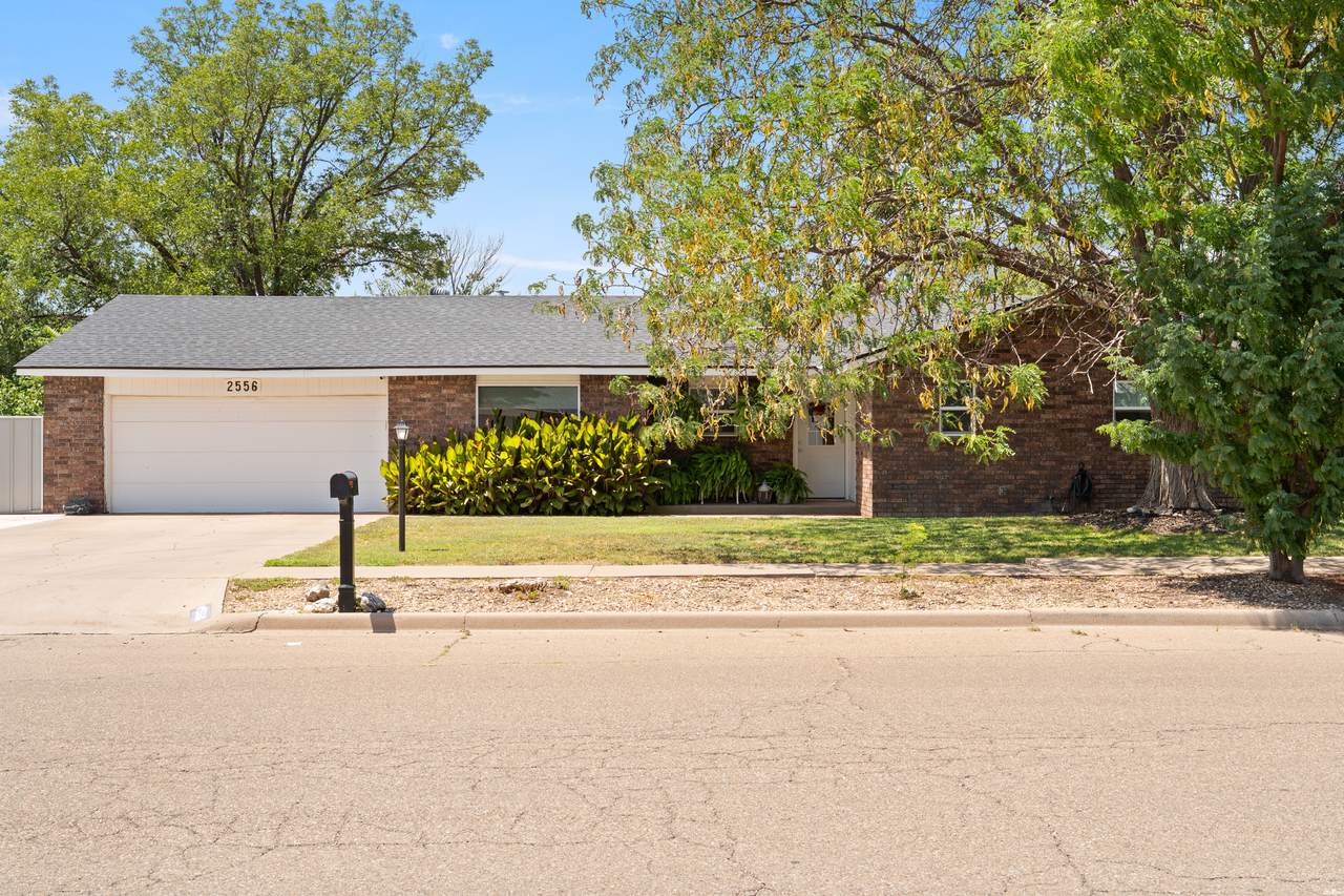 2556 Sharondale Dr - Photo 1