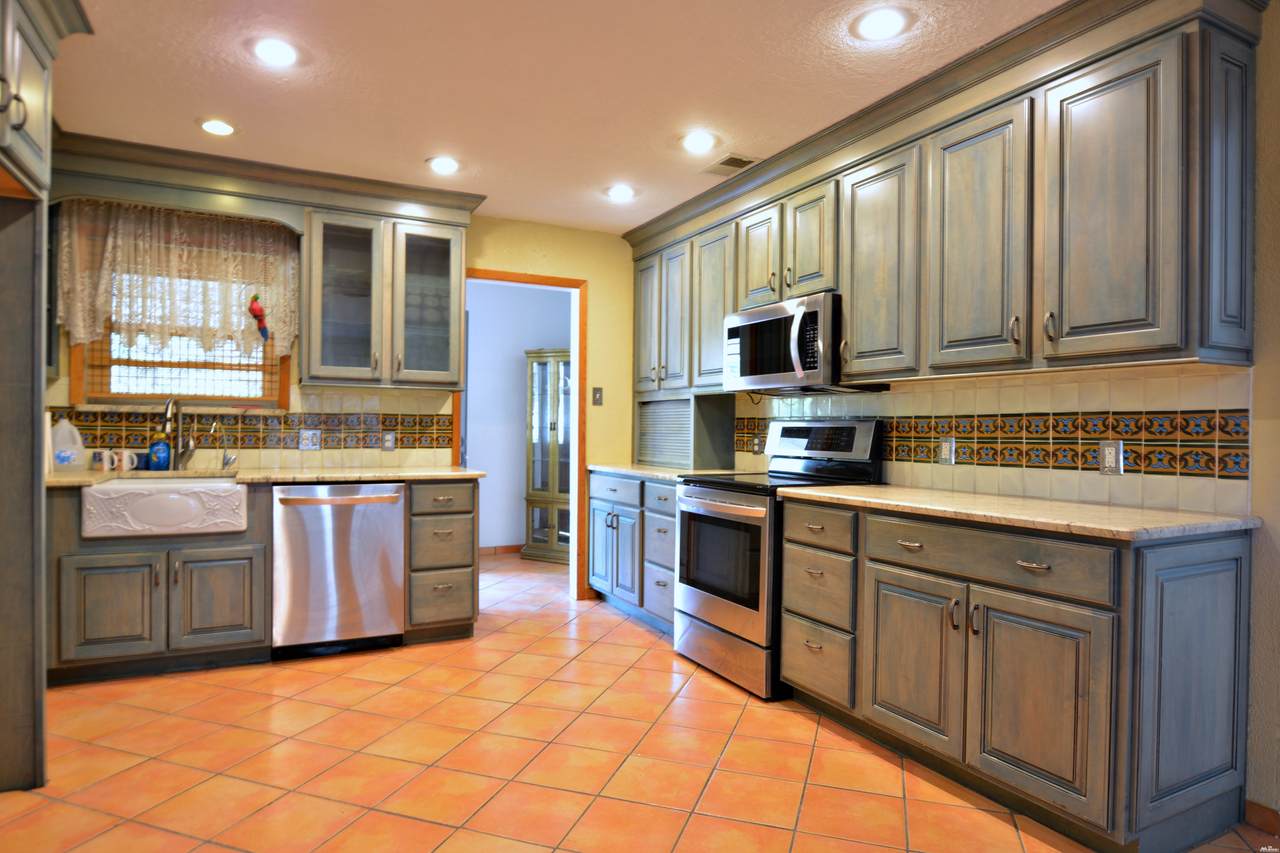 205 Floyd Golden Cir - Photo 1