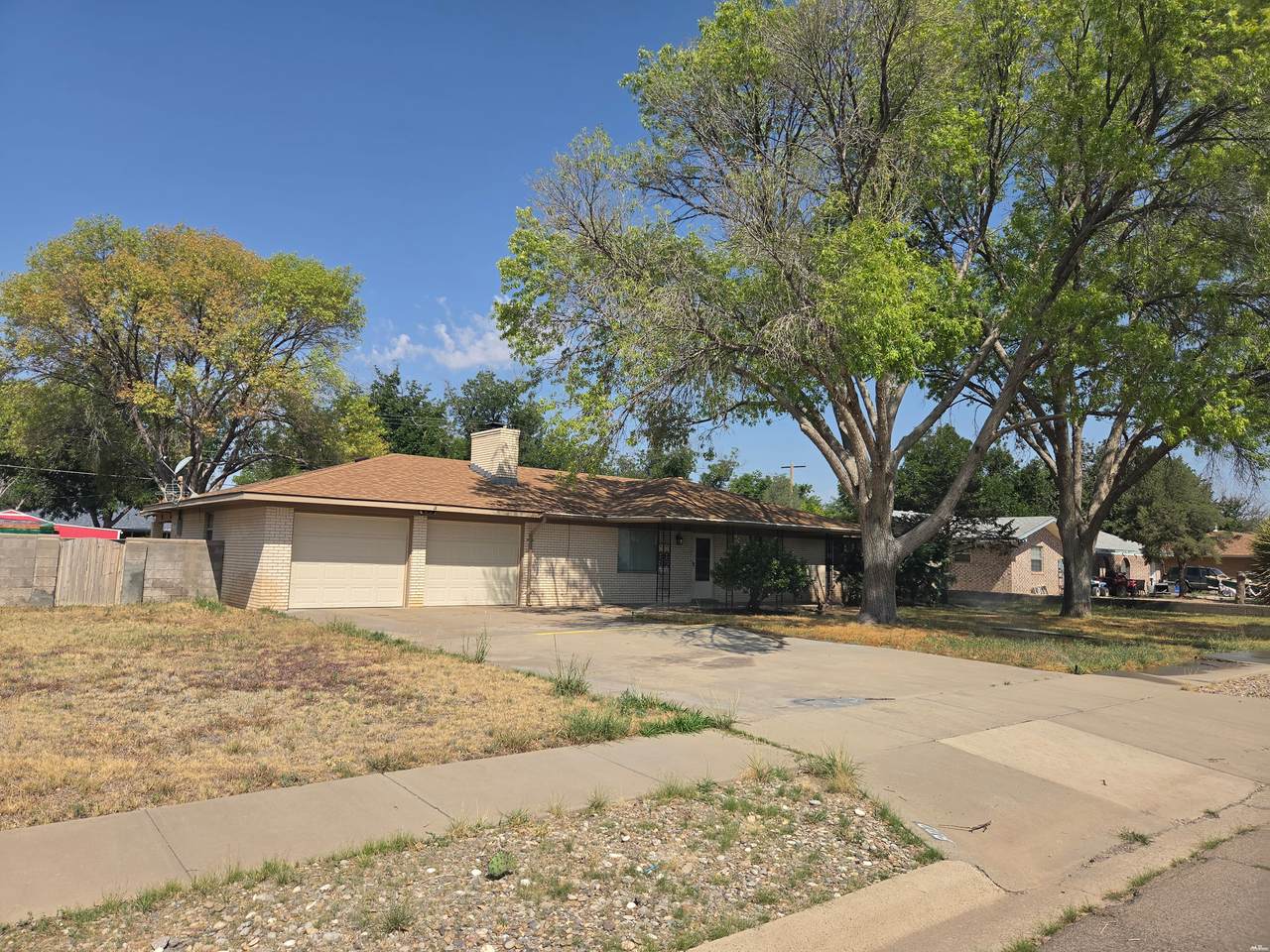 802 Hall Dr - Photo 1