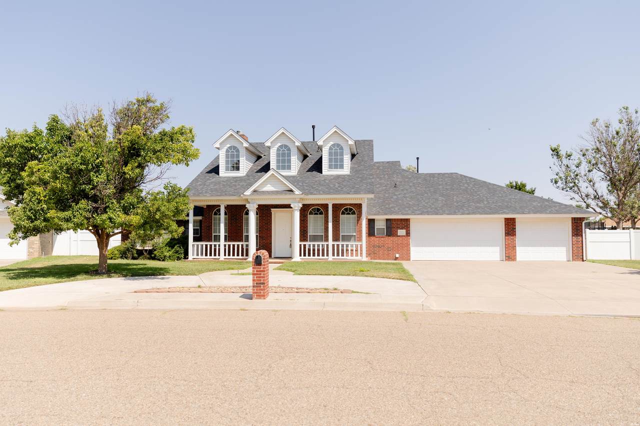 3920 Springwood Dr - Photo 1