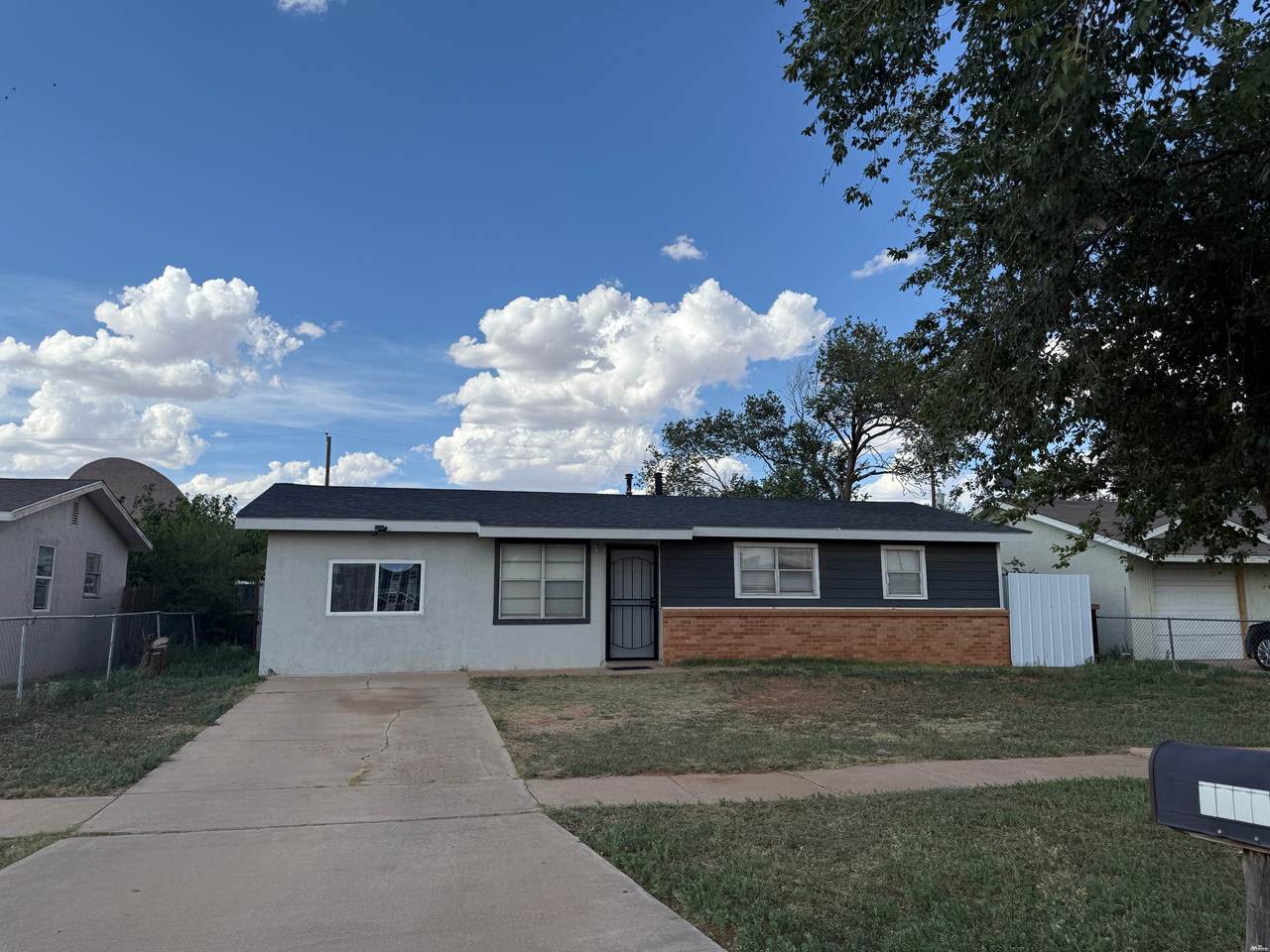 2916 Sheridan St - Photo 1