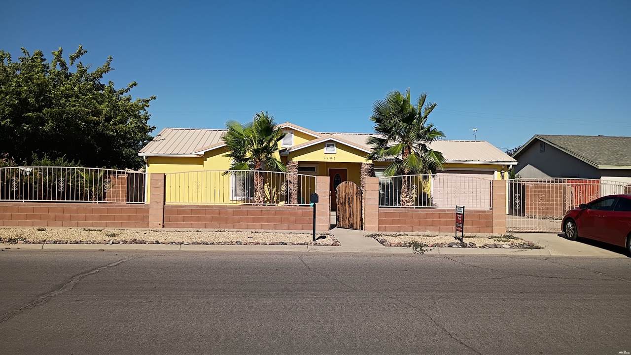 1108 Santa Barbara St - Photo 1