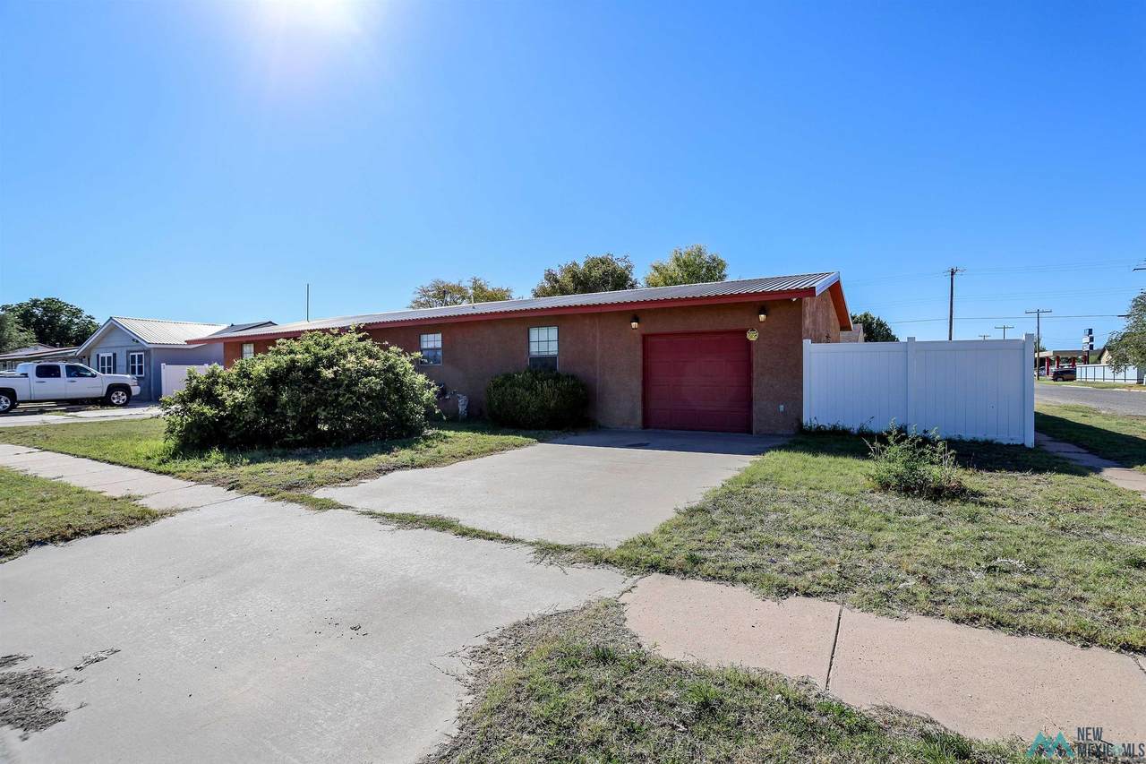 1600 Avenue C - Photo 1