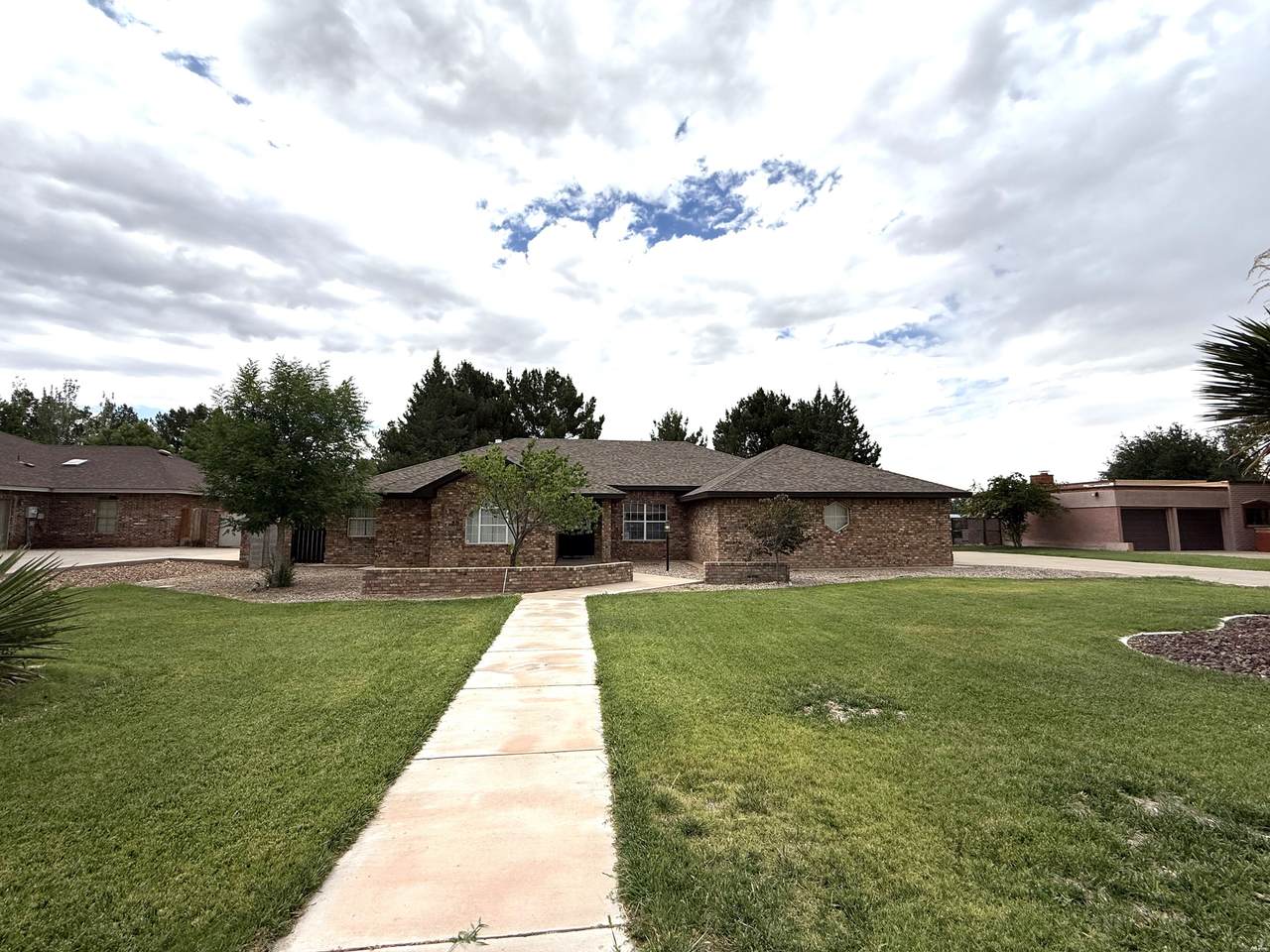 1405 Latigo Cir - Photo 1