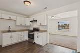 1008 Summit St - Photo 3
