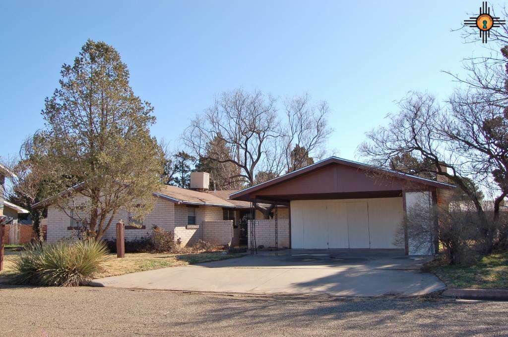 2115 Ave H - Photo 1