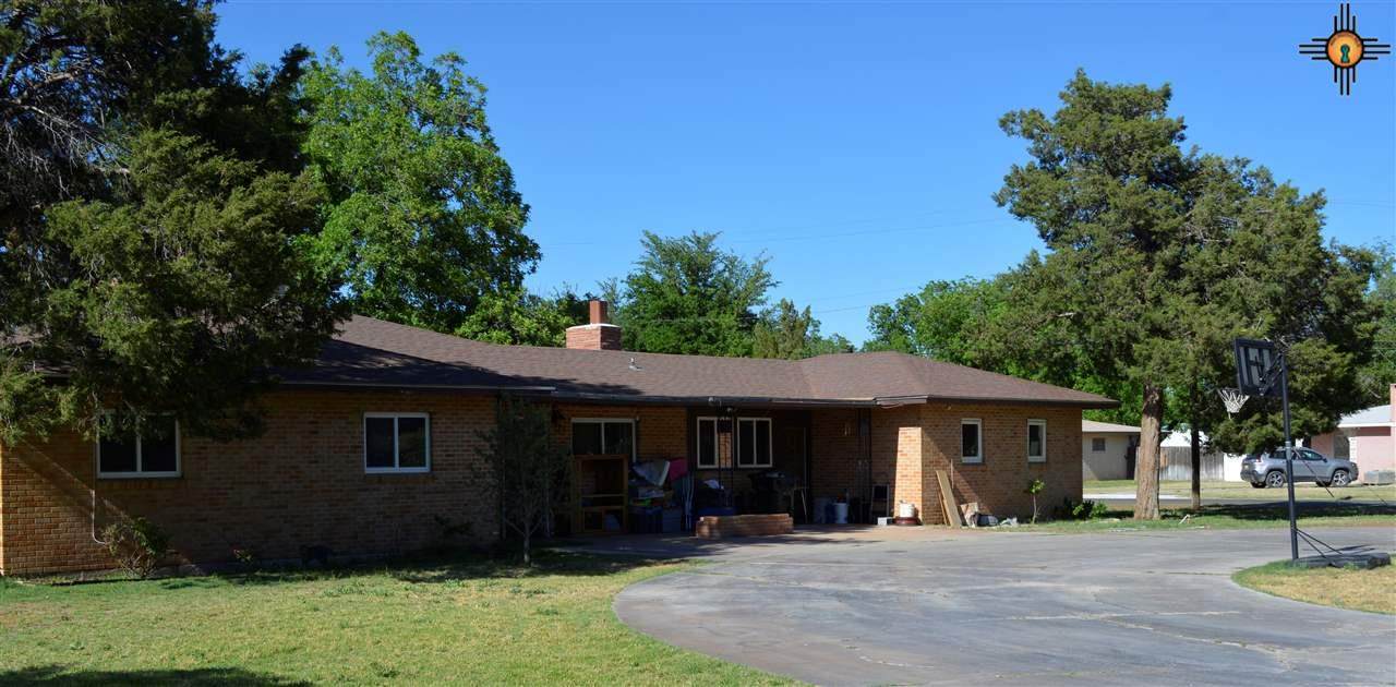 1202 Country Club Circle - Photo 1