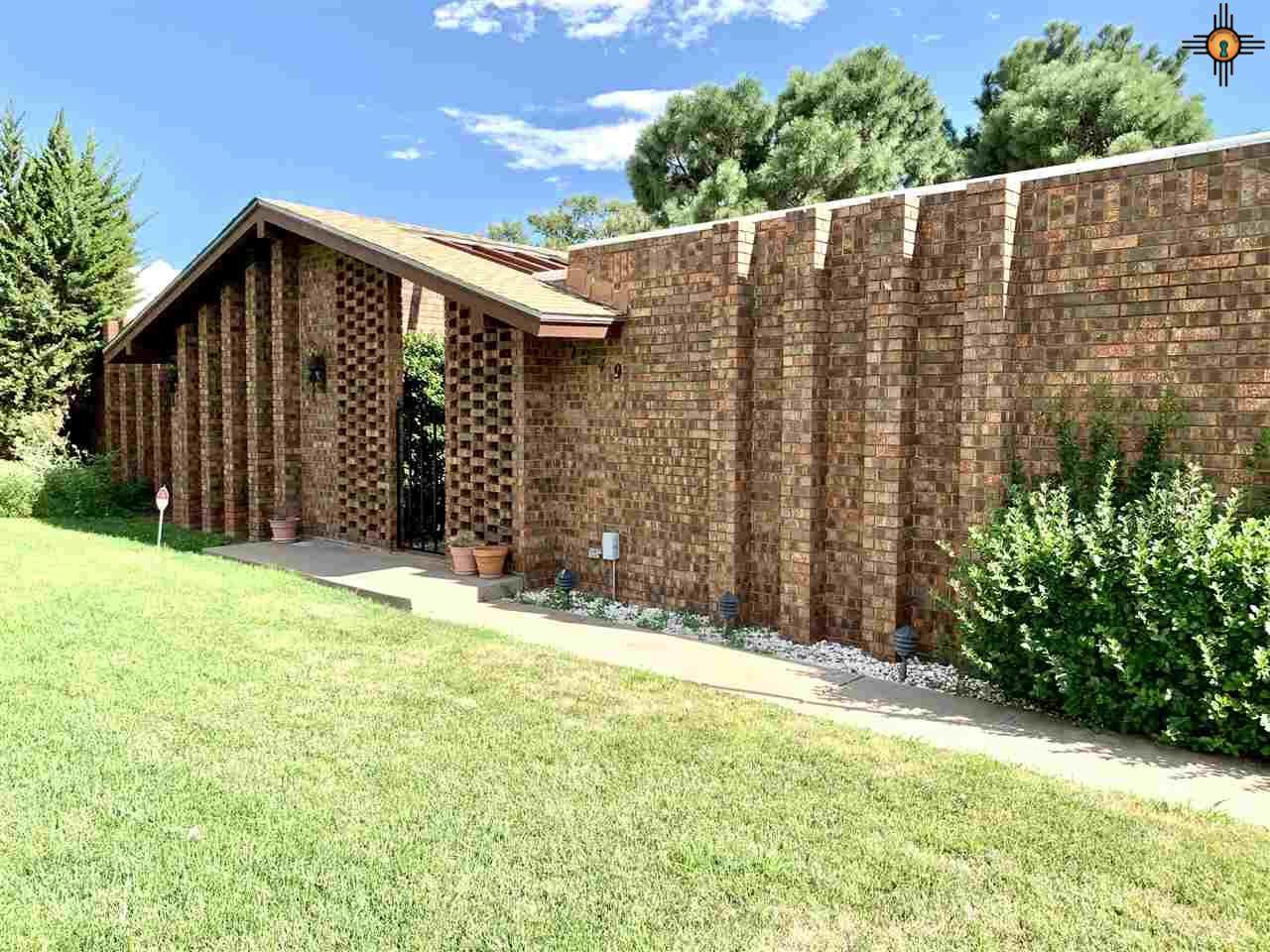1249 Colonial - Photo 1