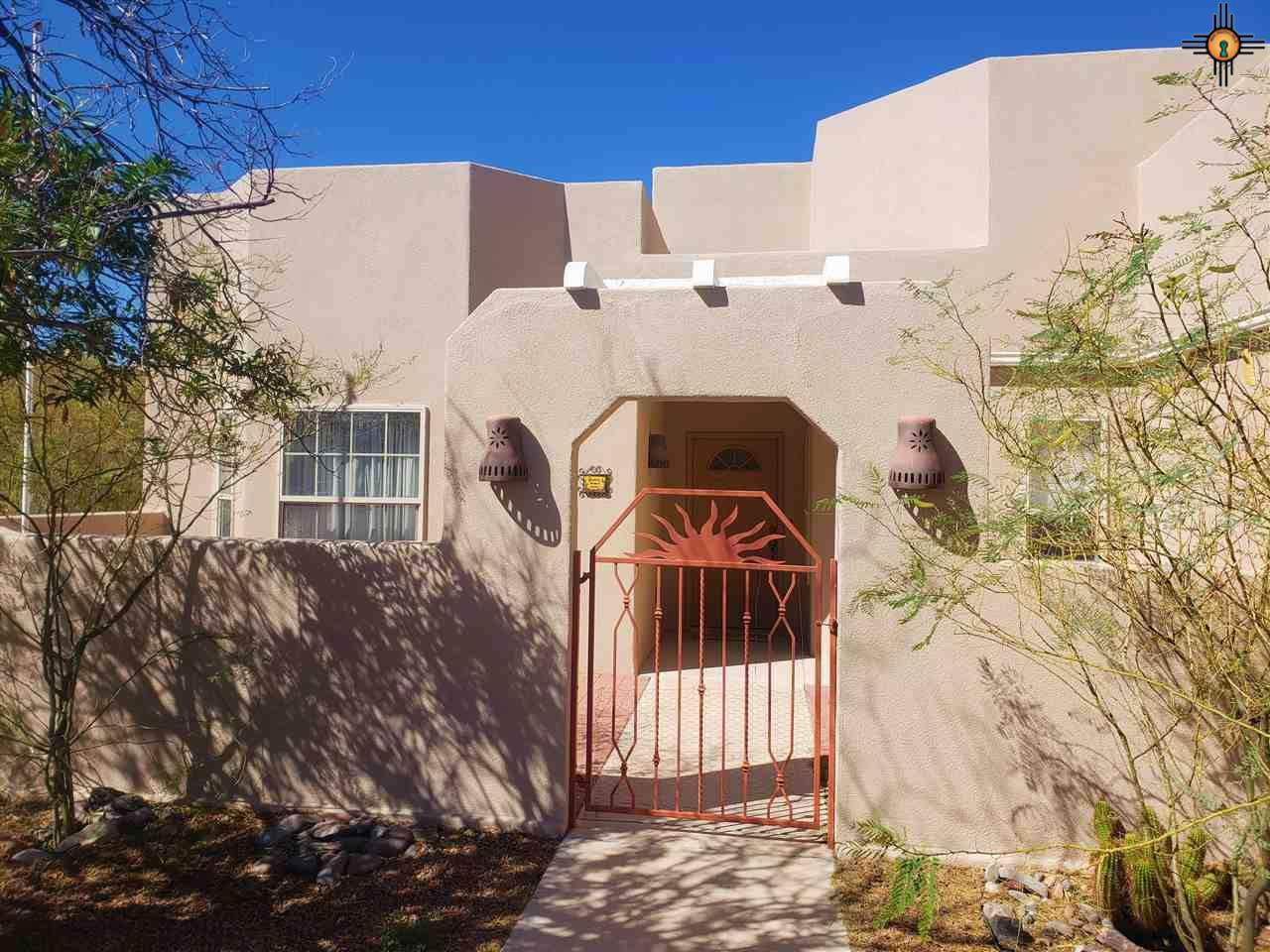 906 Pershing - Photo 1