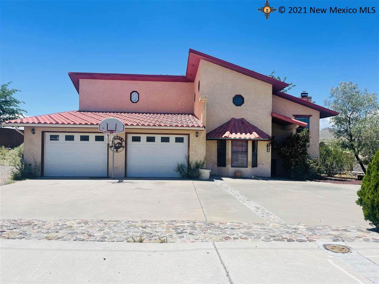 920 Pershing - Photo 1