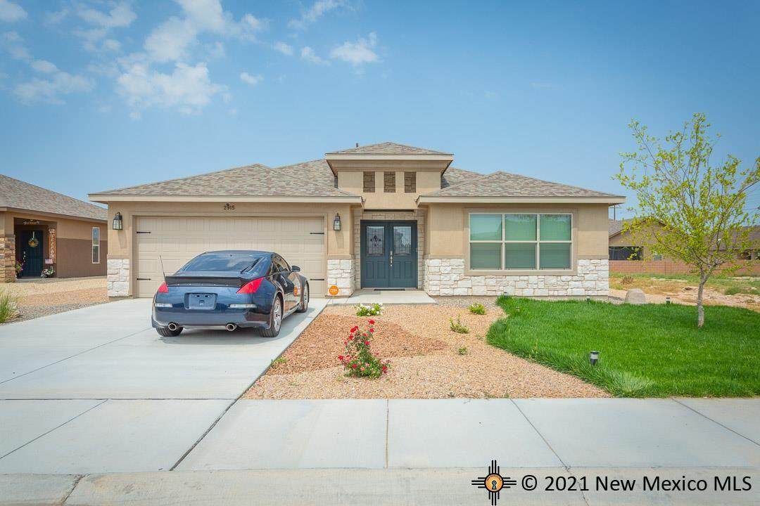 2915 Carino Dr - Photo 1