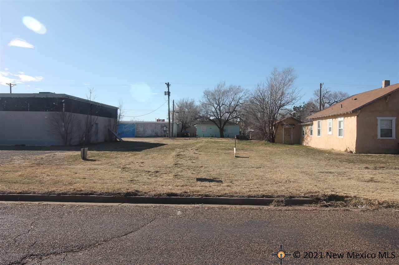 708 Connelly - Photo 1