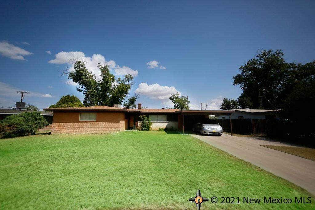 1404 Country Club Circle - Photo 1