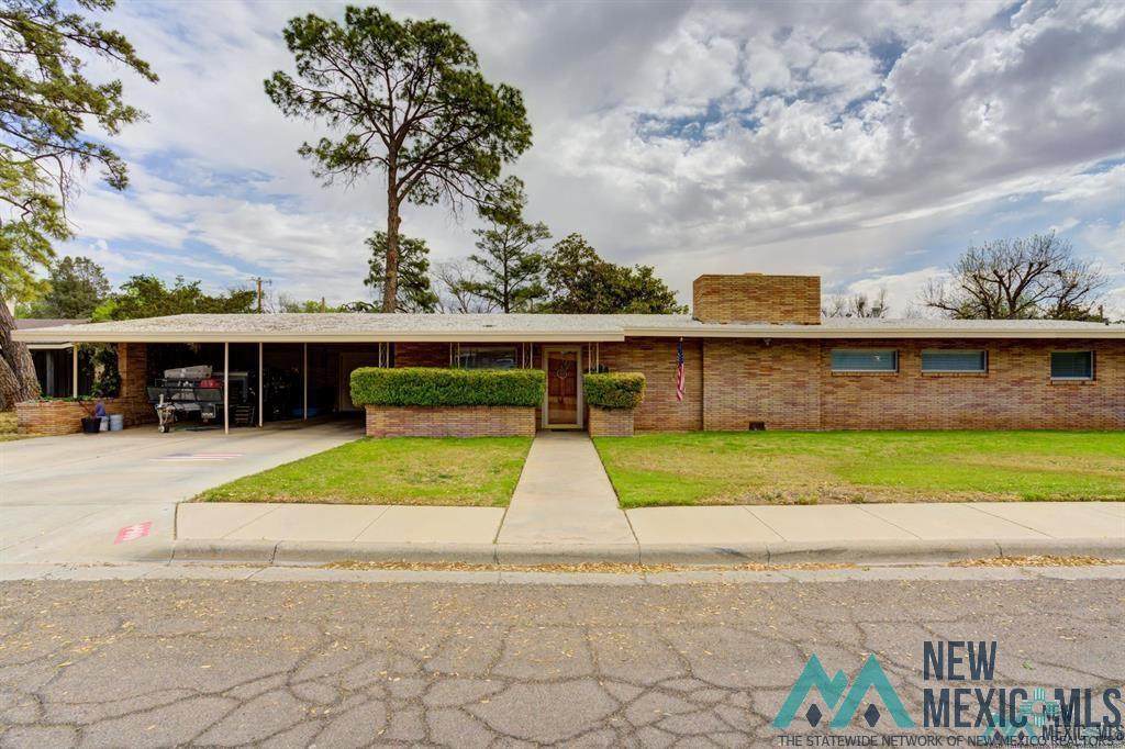 900 Pecan Drive - Photo 1
