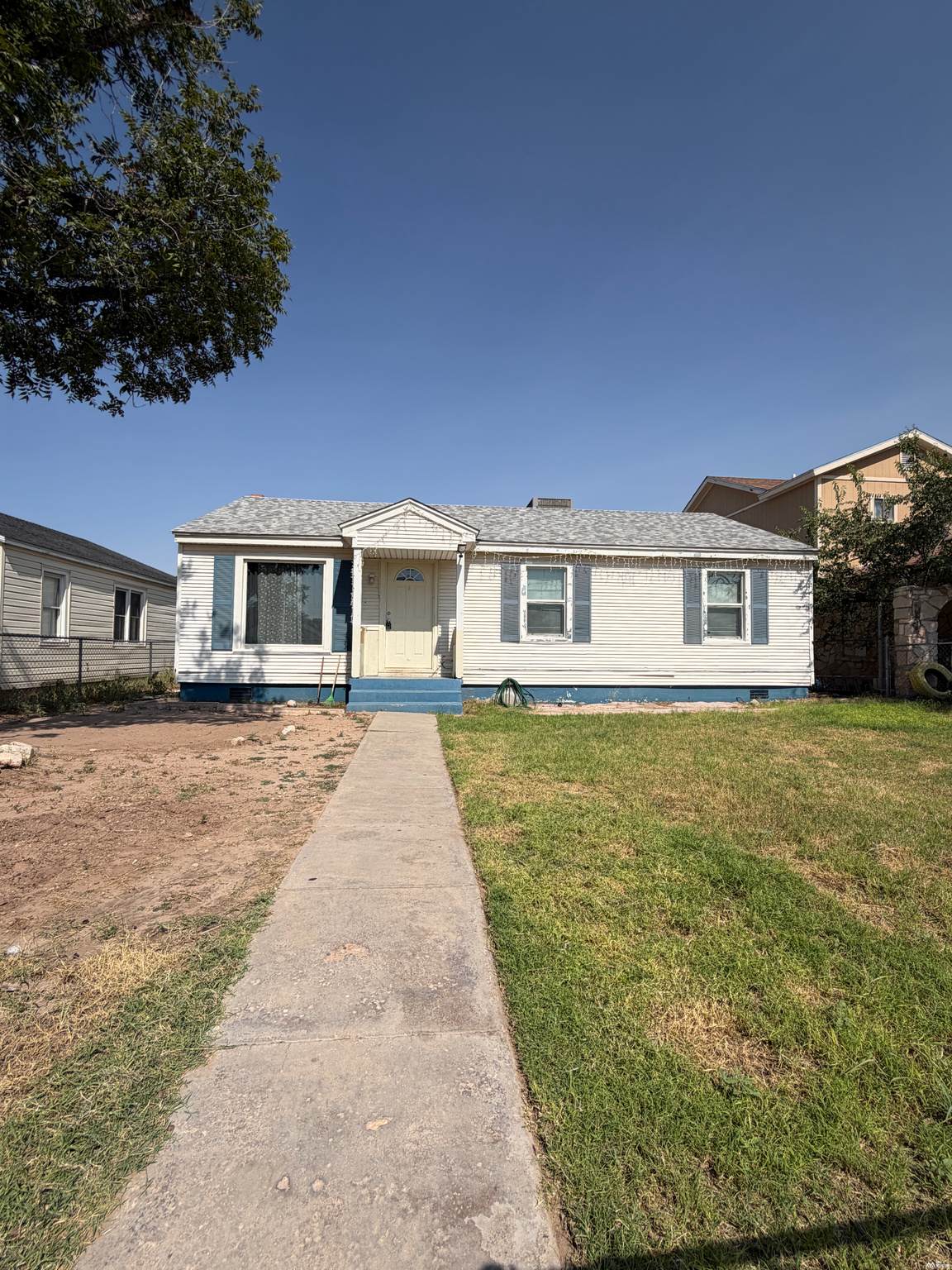 604 N Lake St - Photo 1