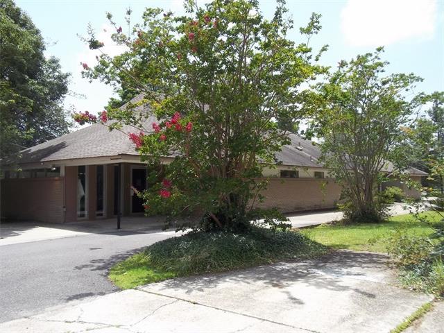 987 Robert Boulevard - Photo 1