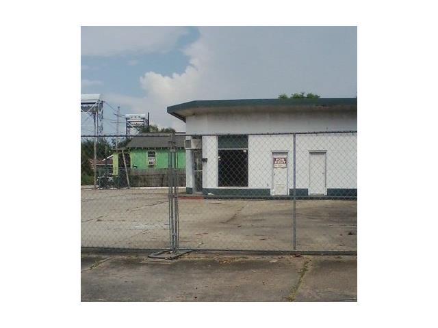 1441 Poland Avenue - Photo 1