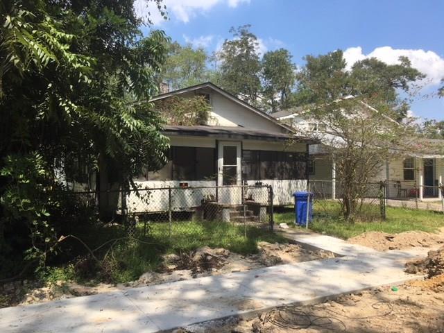 1015 Merry Avenue - Photo 1