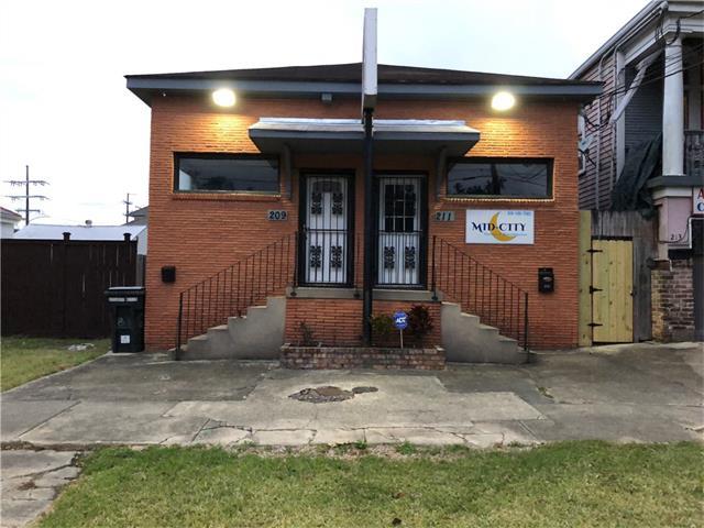 211 Jefferson Davis Parkway - Photo 1