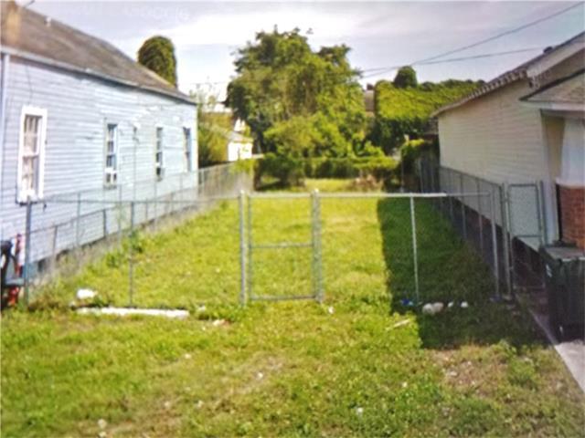 2314 Caliborne Avenue - Photo 1