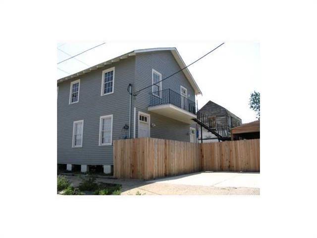 2714 Annunciation Street - Photo 1