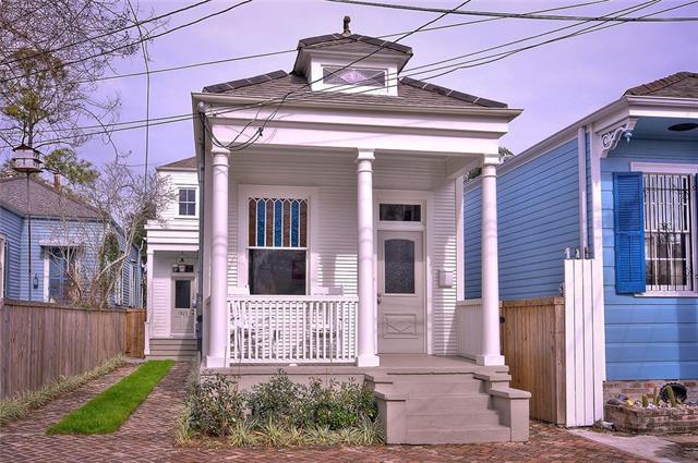 1823 Burgundy Street - Photo 1