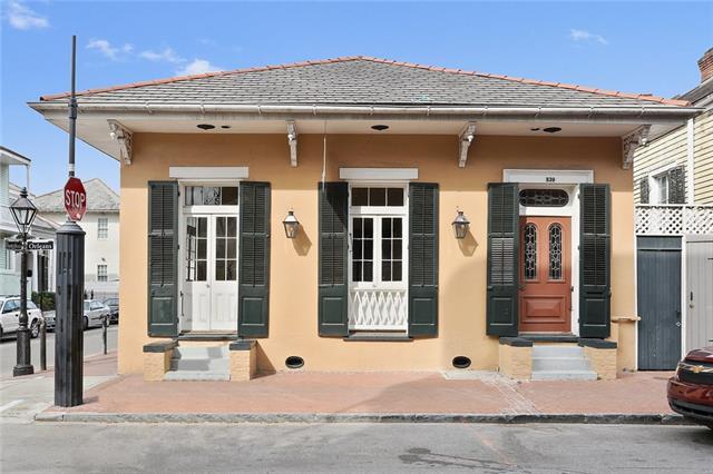839 Orleans Avenue - Photo 1