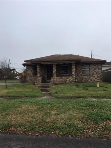 481 Celomar Park - Photo 1