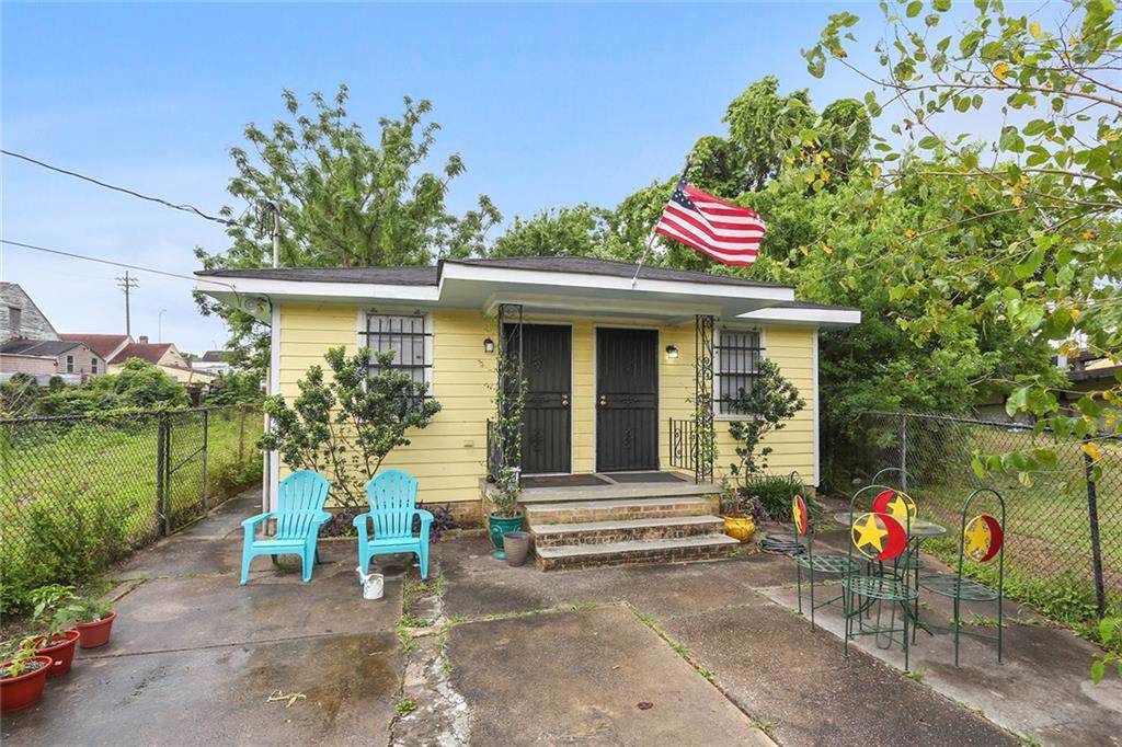 1722 Derbigny Street - Photo 1