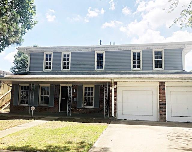 633 Oakwood Drive - Photo 1